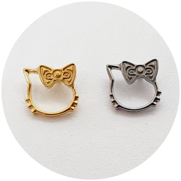 T058-2137 Coleção Hello Kitty - Labret Hello Kitty M2 - Natural ou PVD Gold - Imagem 1